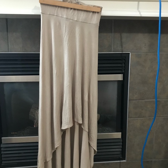 Size small long skirt - Picture 2 of 3